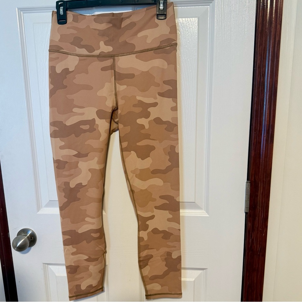 Fabletics Define Power Hold High Waisted 7/8 Legging Teddy Camo Size Medium NWT
